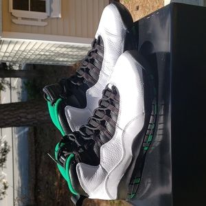 Used-Jordan retro 10 Seattle super sonic men size 10.5